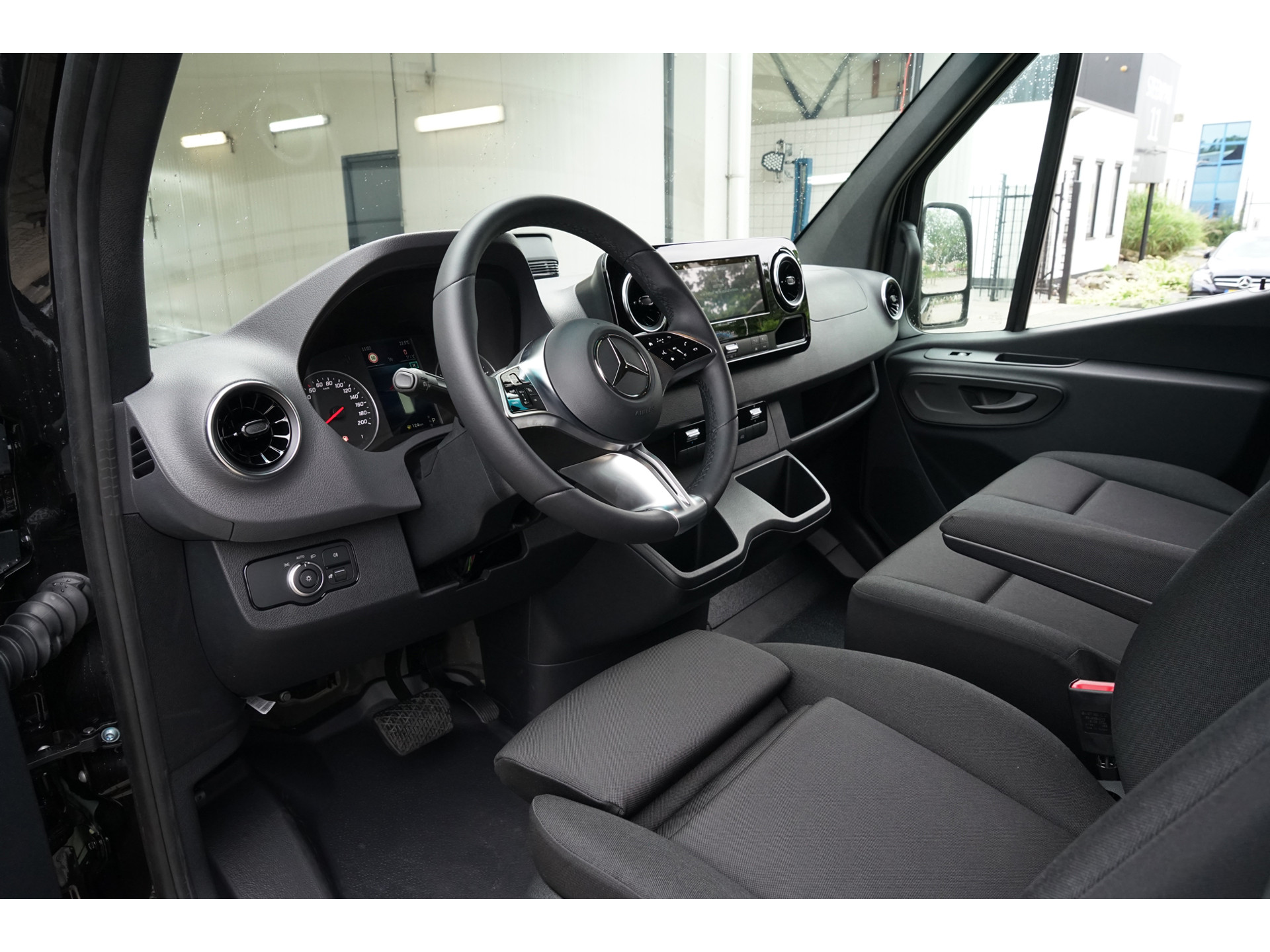 39816743-1.jpg