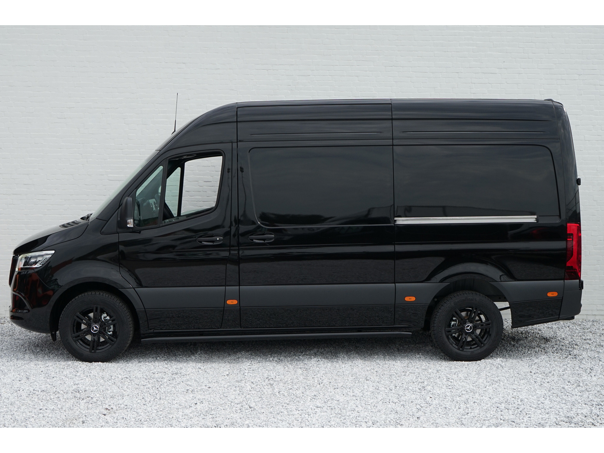 39816743-6.jpg